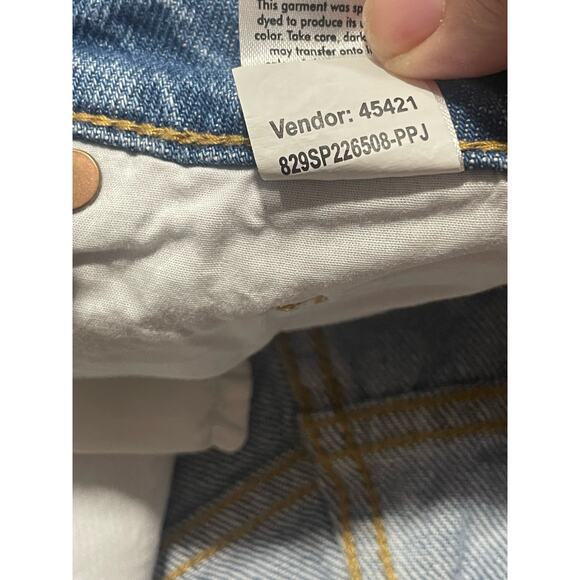 NWT Pacsun Women's Size 25 Distressed Cuffed Hem Denim Mom Shorts Sylvie Blue - Picture 11 of 13